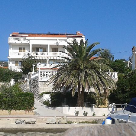 Apartments And Rooms Vinko Barbat na Rabu Ngoại thất bức ảnh