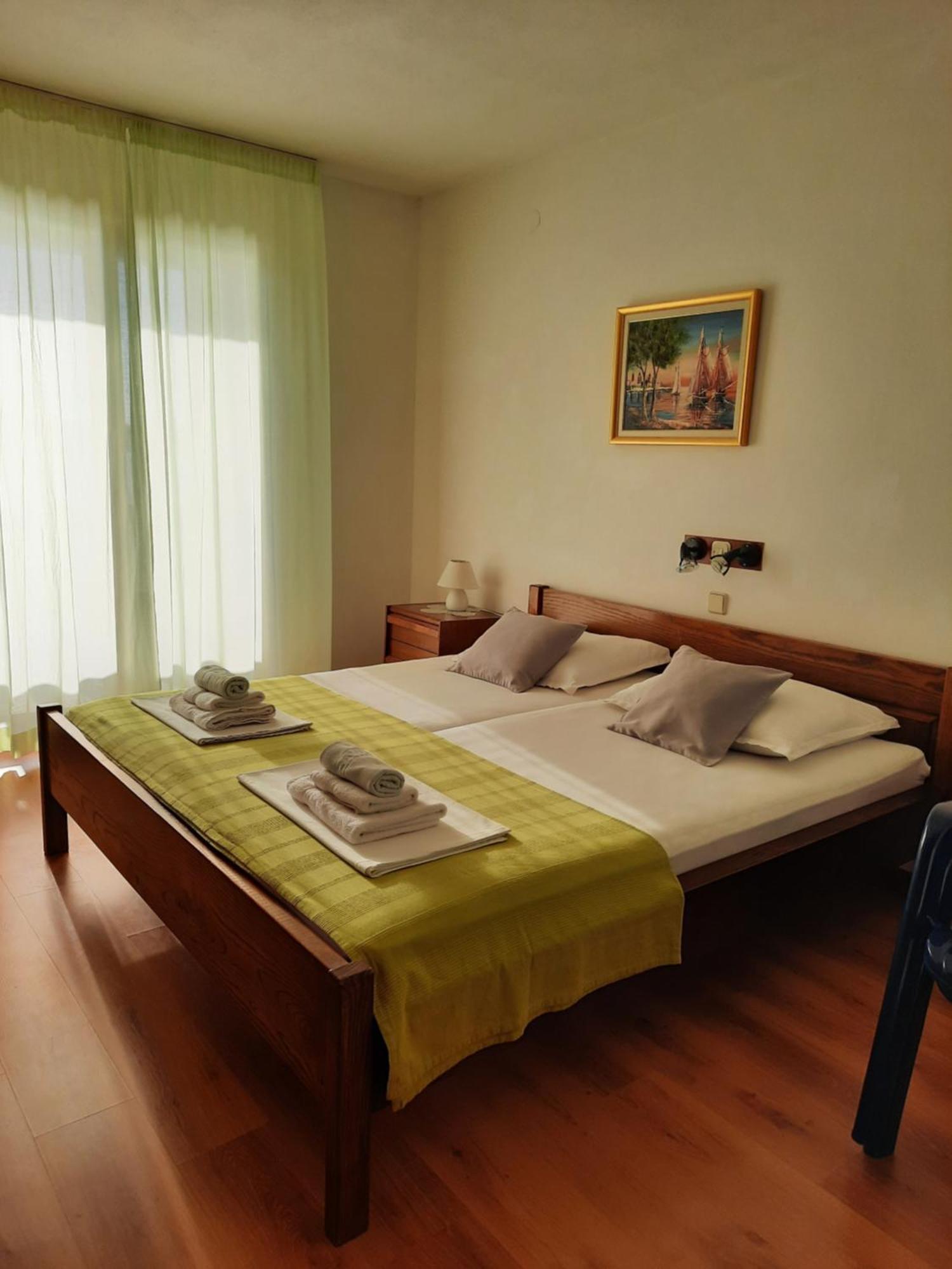 Apartments And Rooms Vinko Barbat na Rabu Ngoại thất bức ảnh