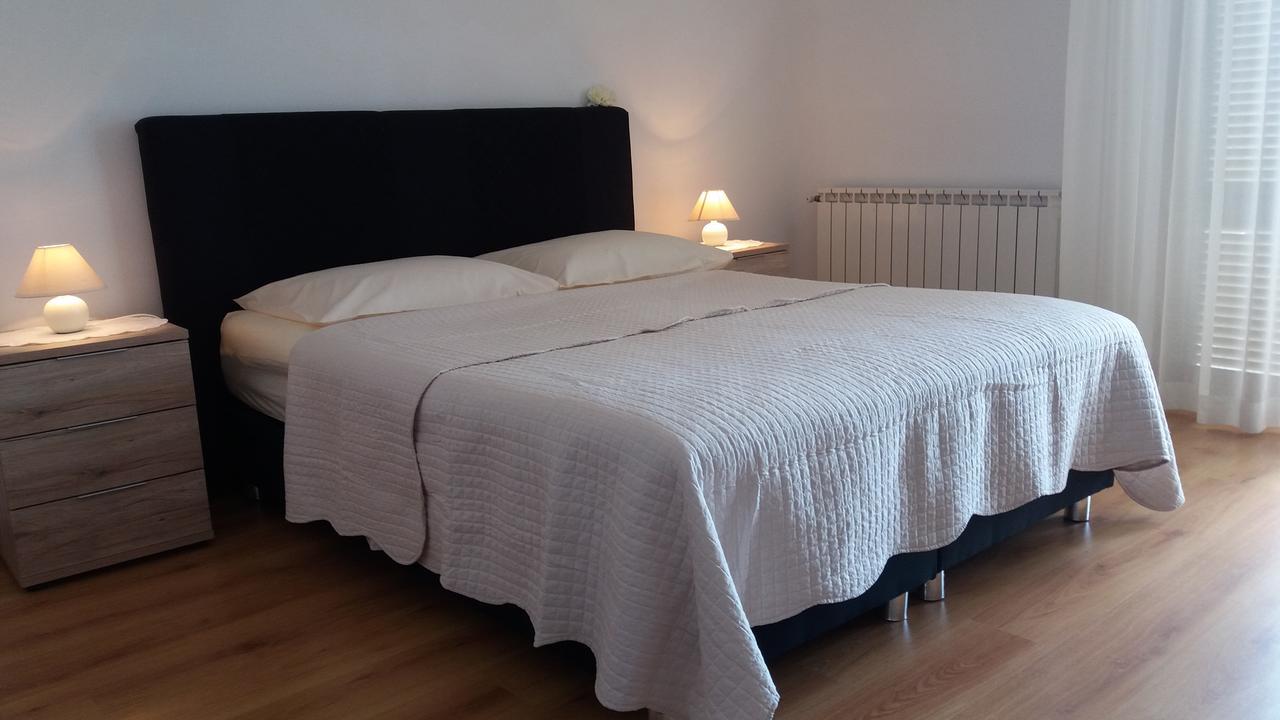 Apartments And Rooms Vinko Barbat na Rabu Ngoại thất bức ảnh
