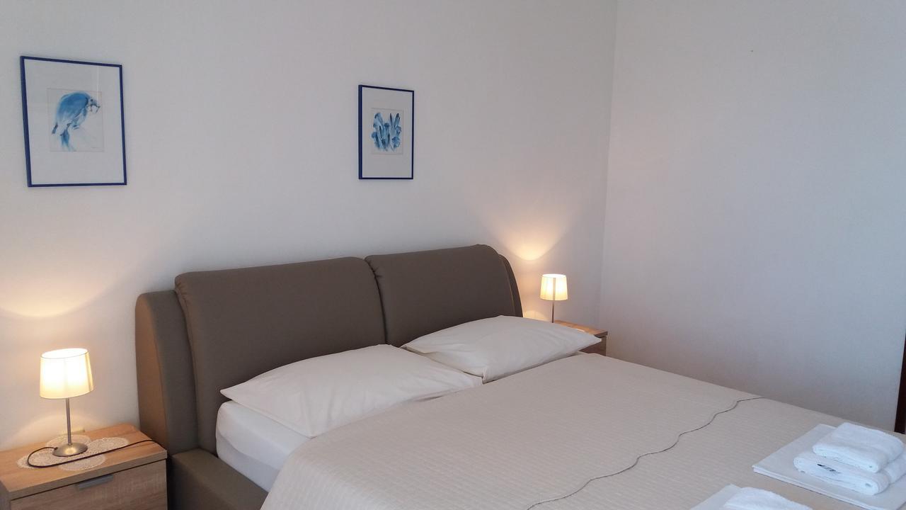 Apartments And Rooms Vinko Barbat na Rabu Ngoại thất bức ảnh