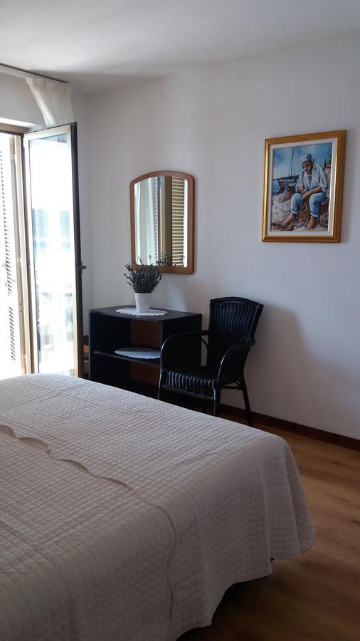 Apartments And Rooms Vinko Barbat na Rabu Ngoại thất bức ảnh