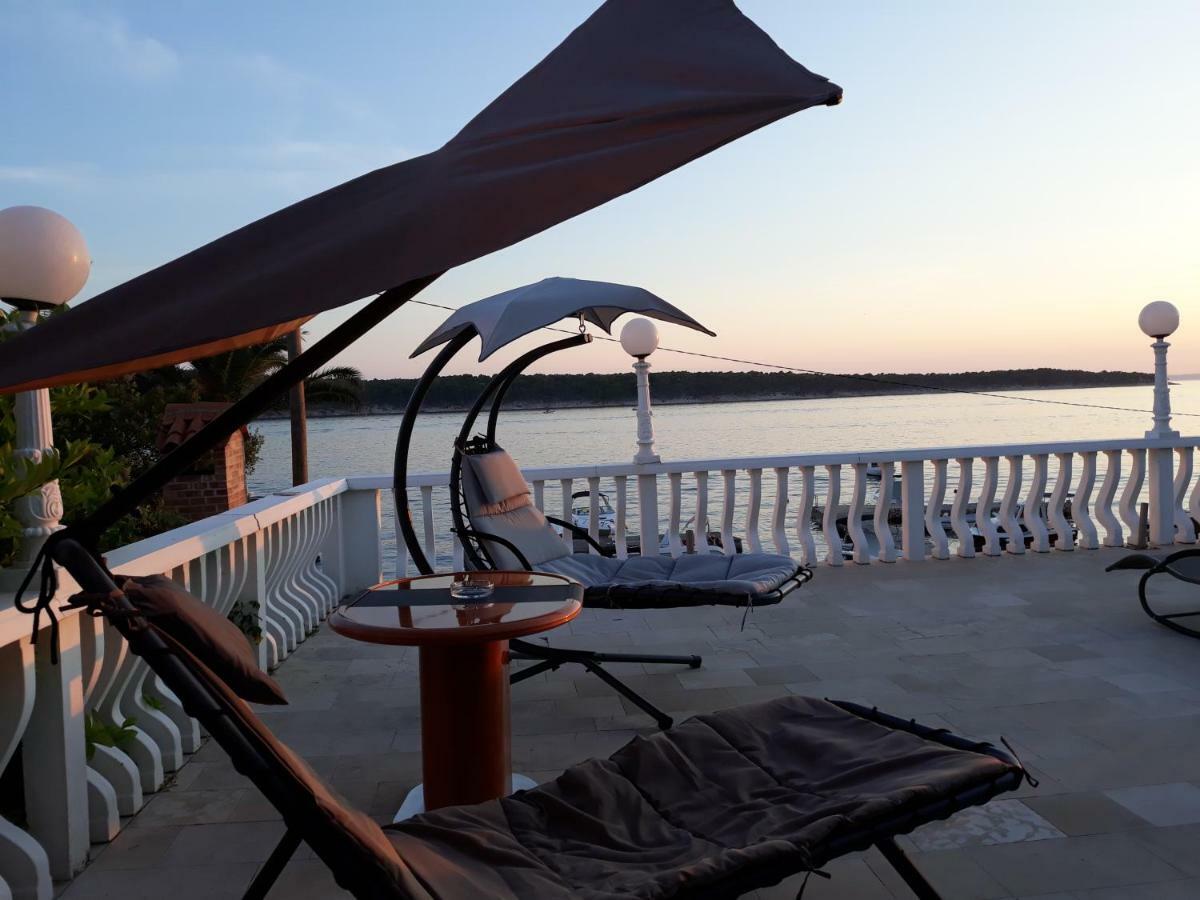 Apartments And Rooms Vinko Barbat na Rabu Ngoại thất bức ảnh
